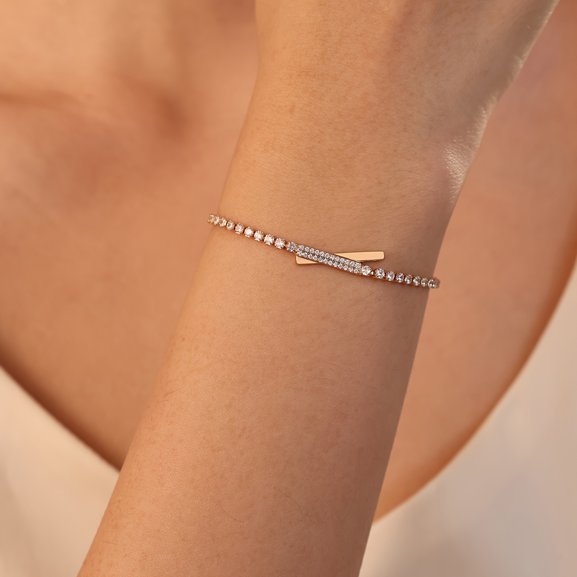 Luxurious Faux Gold-Plated Bracelet, Eye-Catching Accessory